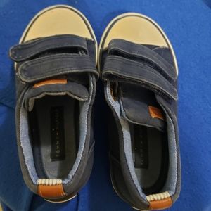 Tommy Hilfiger toddler boys shoes size 9